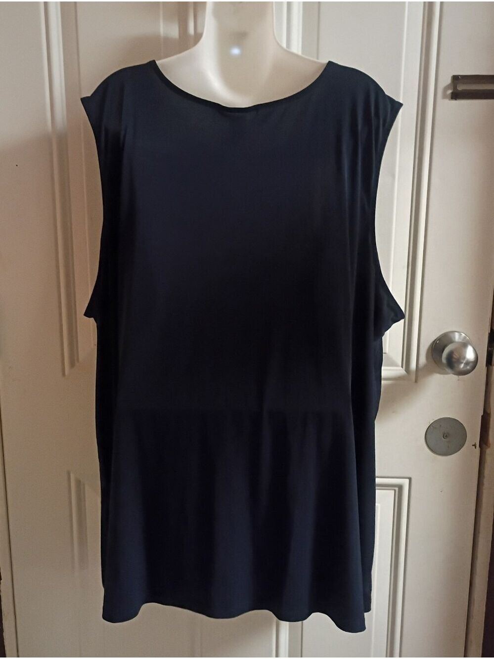 Catherines Sleeveless Keyhole Tank Top, Navy Size 4x - Picture 5 of 6
